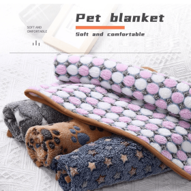 Soft and Fluffy High Quality Warm Dog Blanket and Comfortable Mat (Color: Dark blue star patte, size: middle puppie76X53cm)